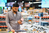 PE_Consumer_in_Shop