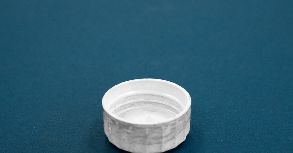 ‘Plastic-like’ Dry Molded Fiber caps developed by PulPac and partners