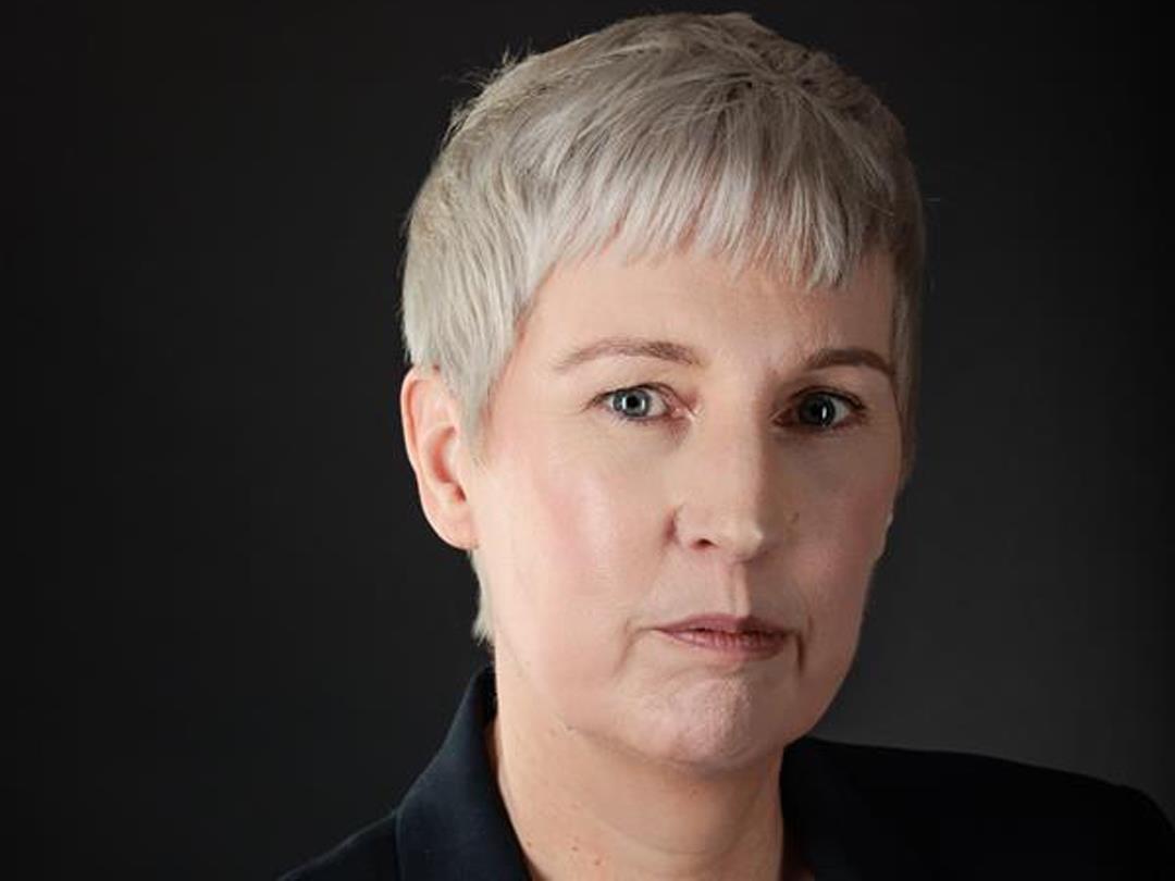 P_web_o_s_s_lisaheadshot_85620