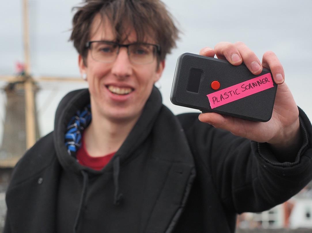 Plastic Scanner.JPG