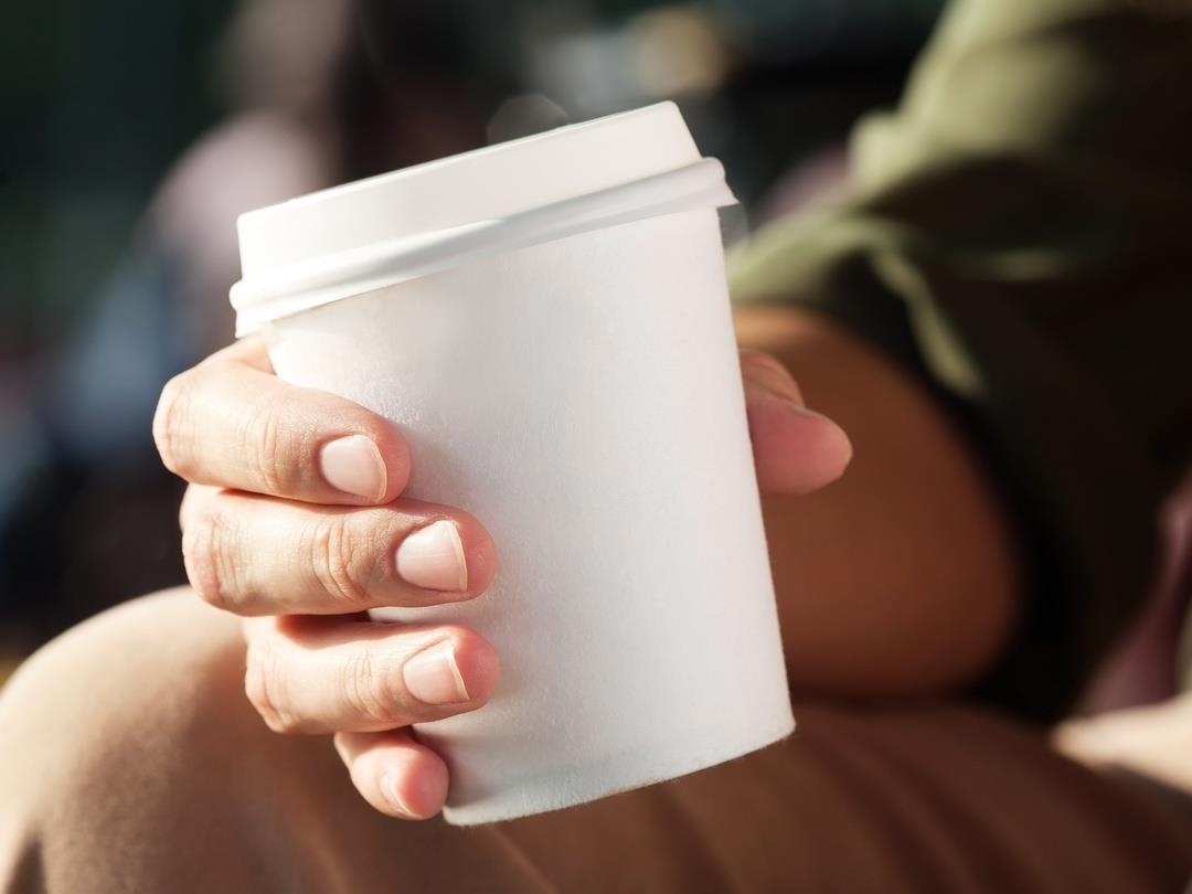 PE_Paper_Cup_Hand