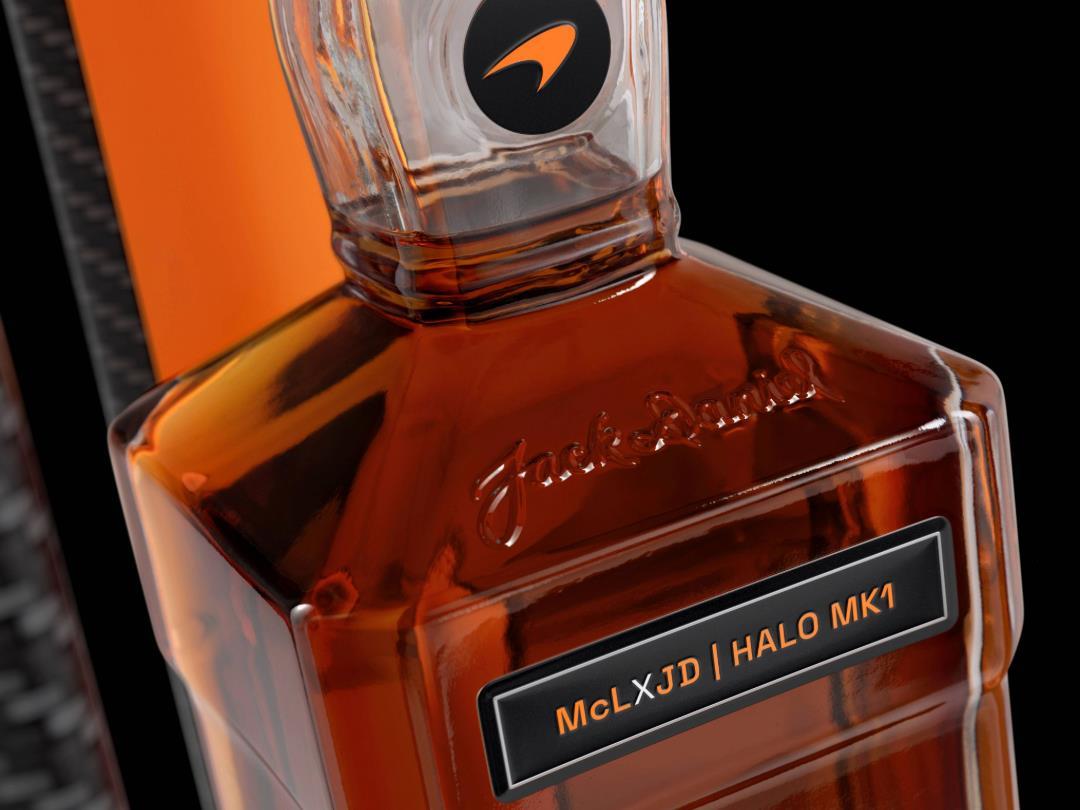 AW JDTW Halo Bottle Macro Detail No 3 BLACK
