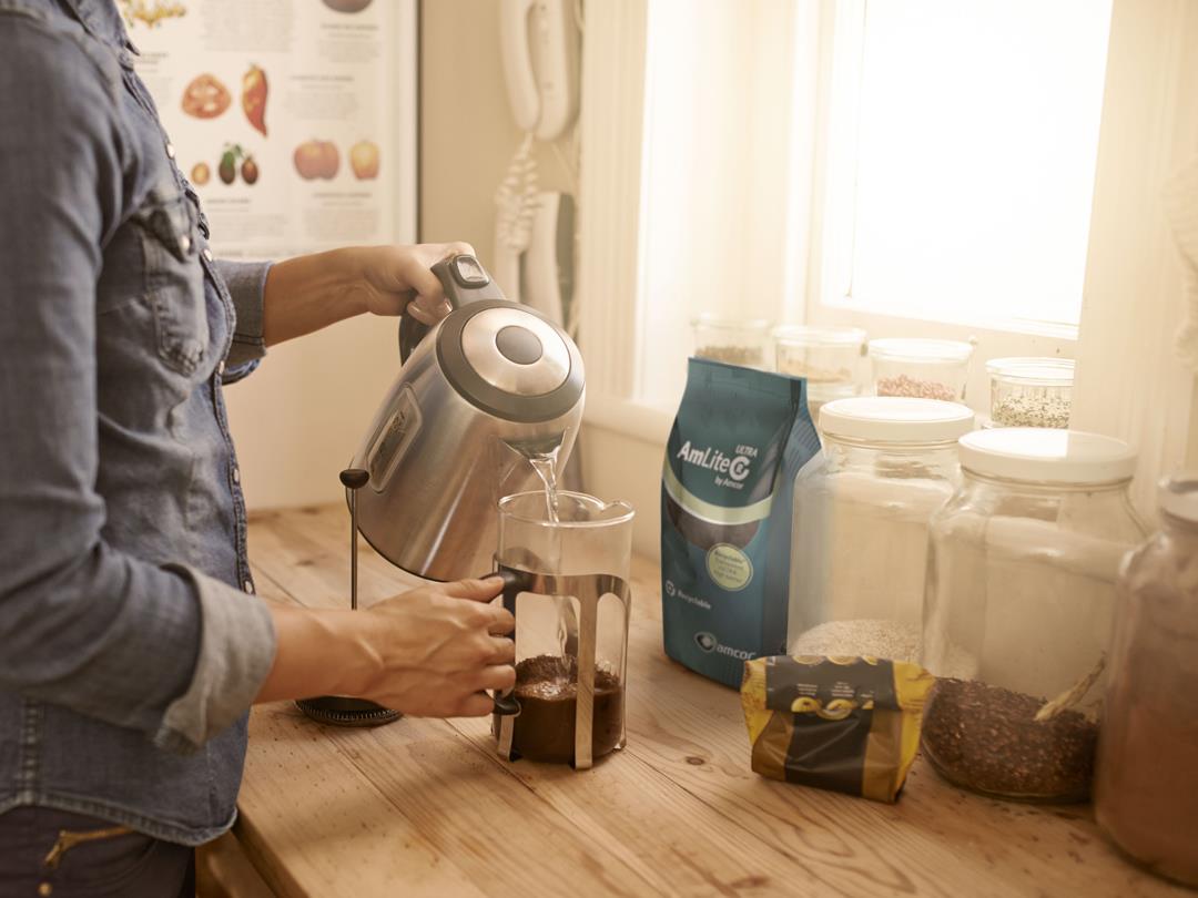 Coffe-amlite-ultra-R-in-kitchen-MASTER (002).jpg
