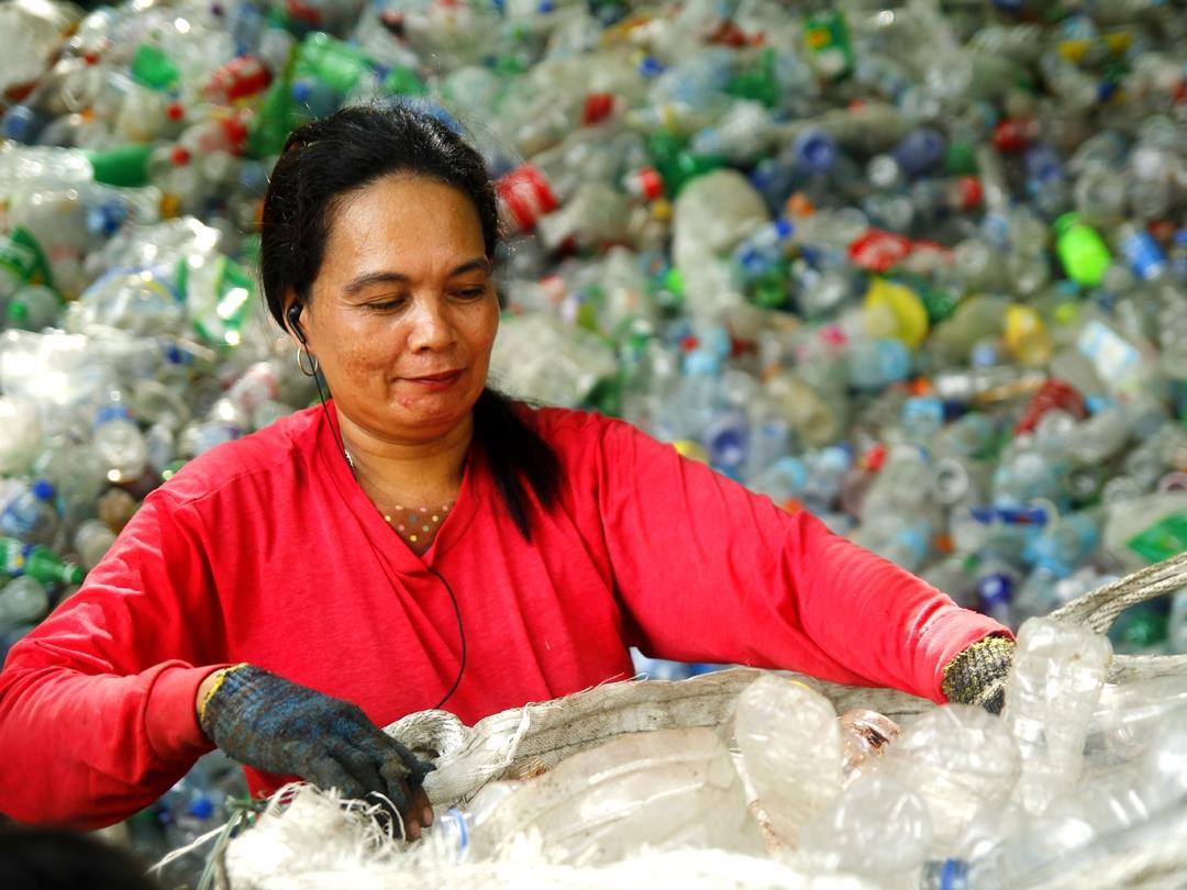 sorting-plastic