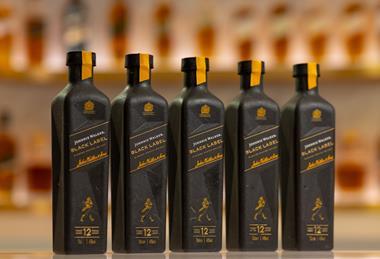 Johnnie-Walker-first-70cl-paper-based-bottle-trial-Image-2