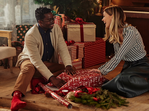 PE_Christmas_Wrapping